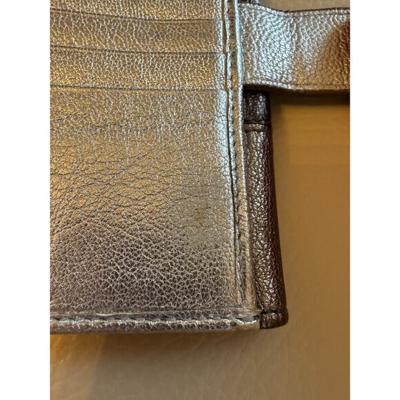 Salvatore Ferragamo metallic leather Gancini bifold wallet - Picture 9 of 12